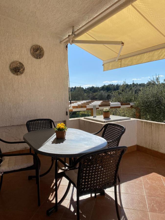 Apartamento Beautiful Island House Ugljan Exterior foto