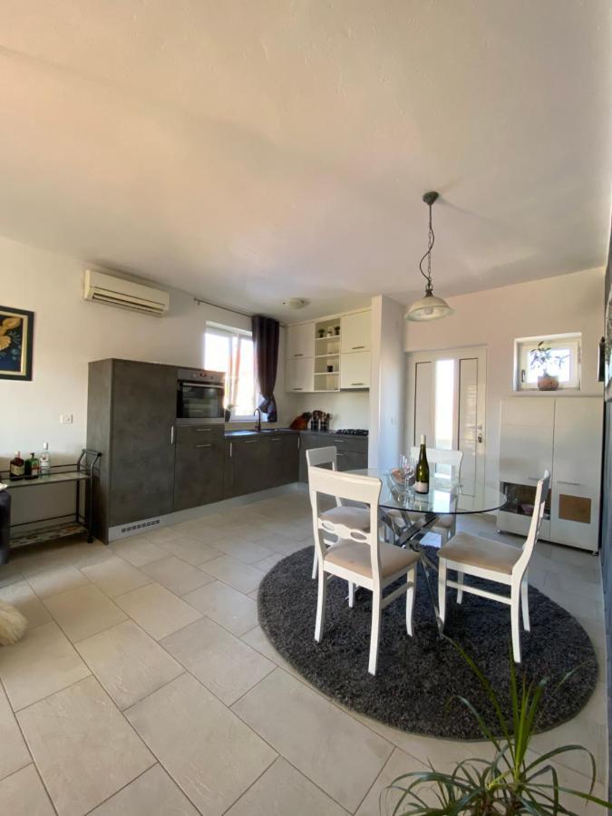 Apartamento Beautiful Island House Ugljan Exterior foto