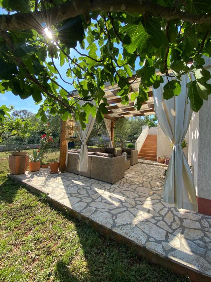 Apartamento Beautiful Island House Ugljan Exterior foto