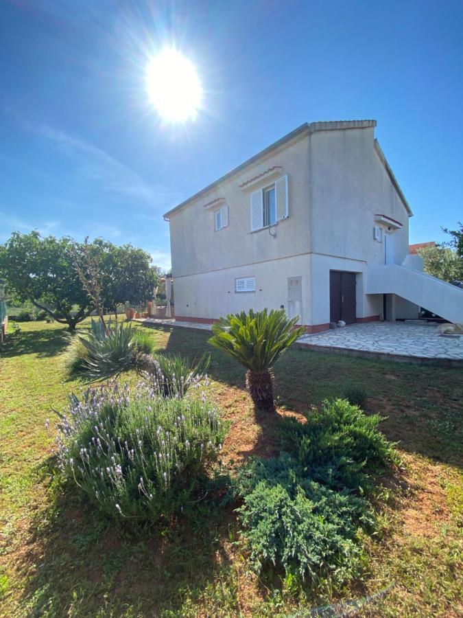 Apartamento Beautiful Island House Ugljan Exterior foto