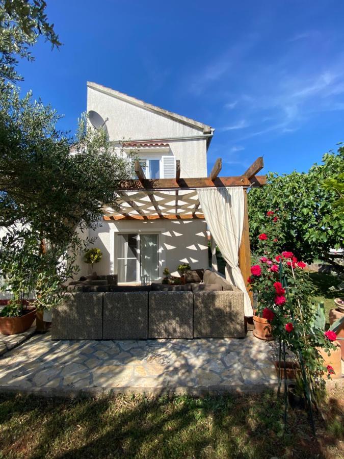 Apartamento Beautiful Island House Ugljan Exterior foto
