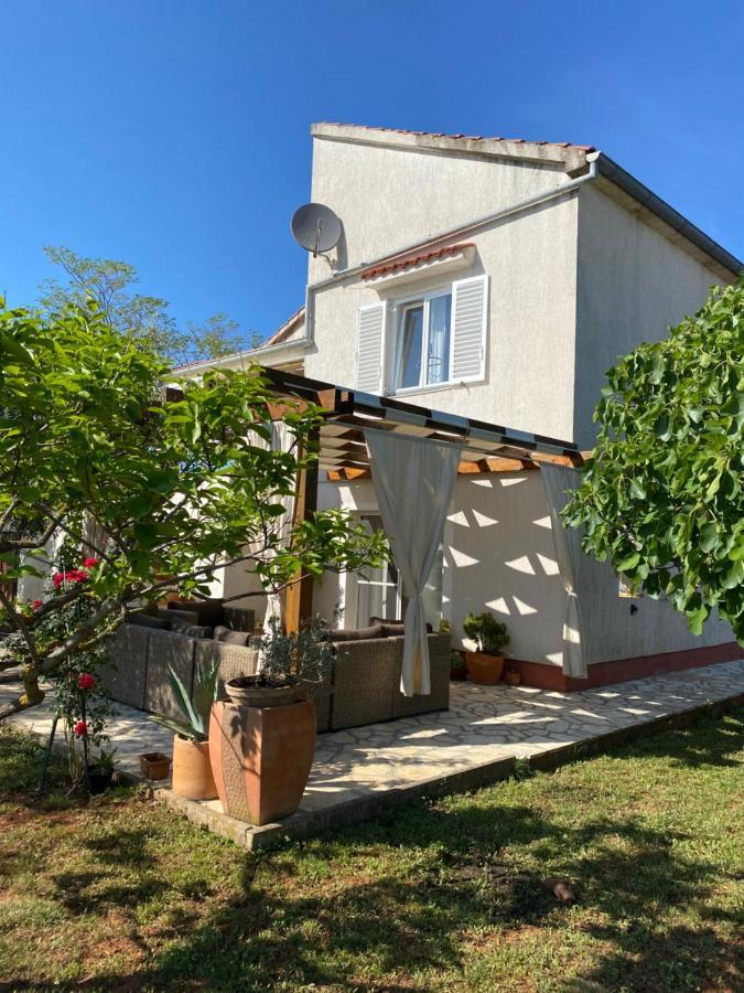 Apartamento Beautiful Island House Ugljan Exterior foto