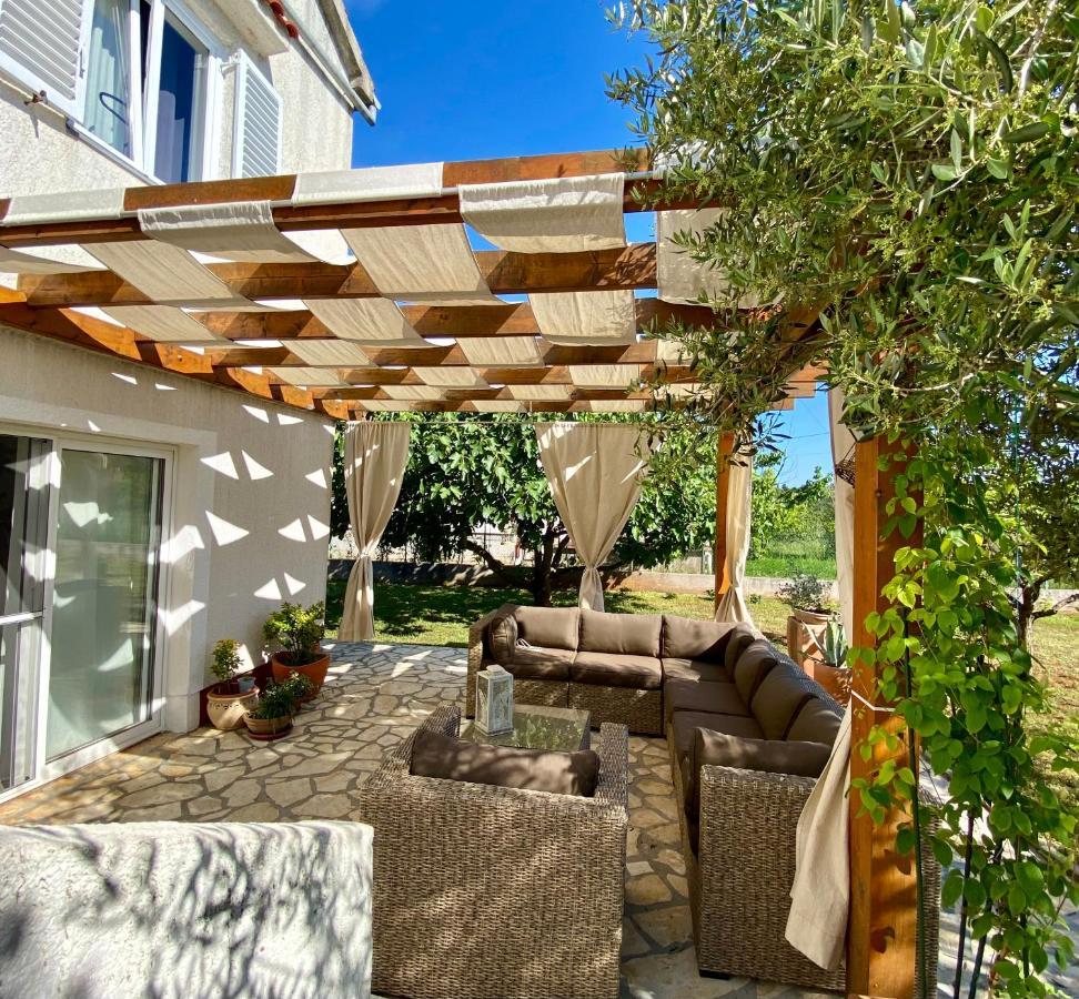 Apartamento Beautiful Island House Ugljan Exterior foto