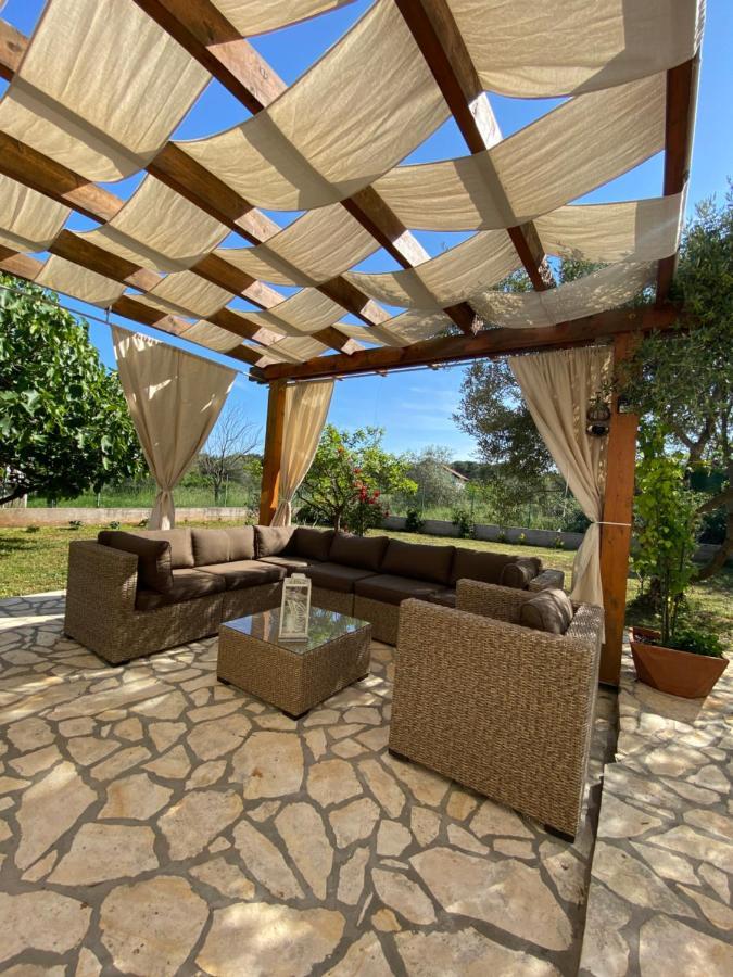Apartamento Beautiful Island House Ugljan Exterior foto
